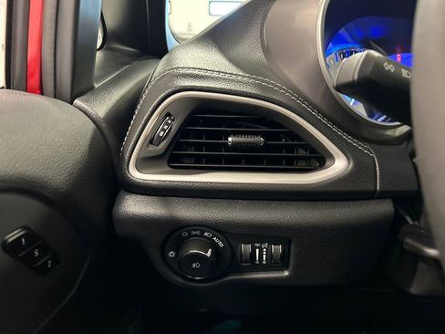 New 2026 Chrysler Pacifica Select image 18