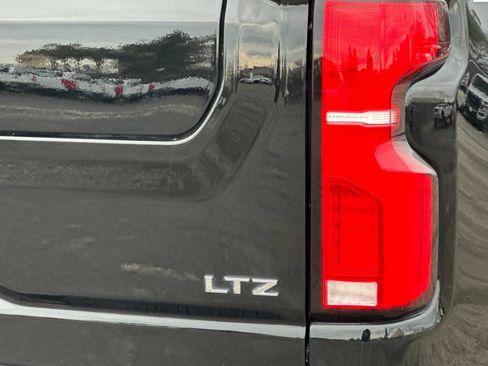 Used 2024 Chevrolet Silverado 2500 LTZ w/ LTZ Convenience Package image 26