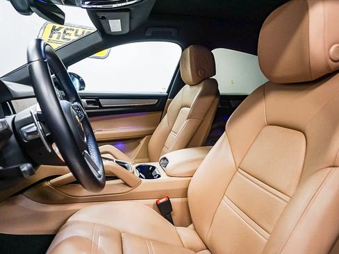 Used 2022 Porsche Cayenne Platinum Edition image 18