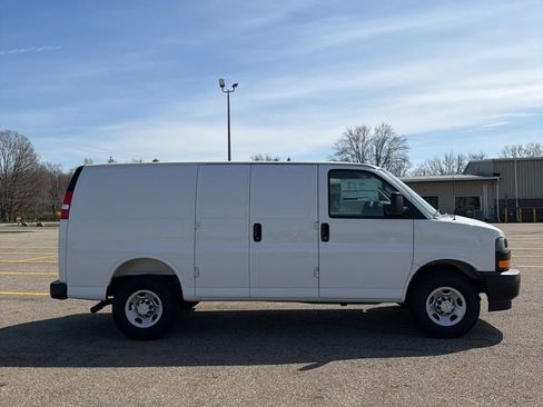 New 2025 Chevrolet Express 2500 image 5