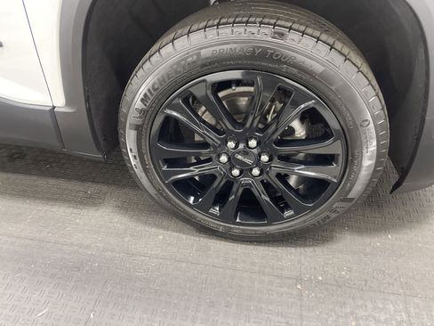 Used 2023 GMC Acadia SLE w/ Driver Convenience Package image 28