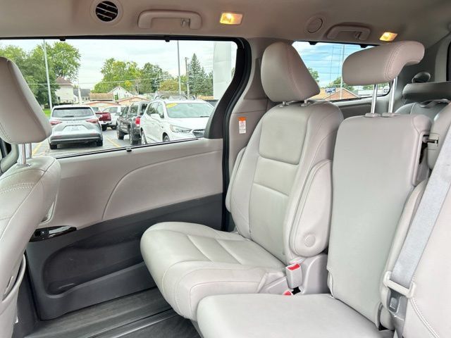 Used 2020 Toyota Sienna XLE FWD image 20
