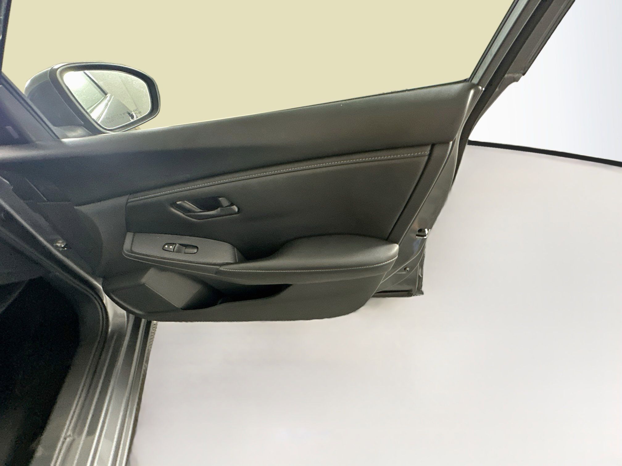 Used 2025 Nissan Sentra S FWD image 30