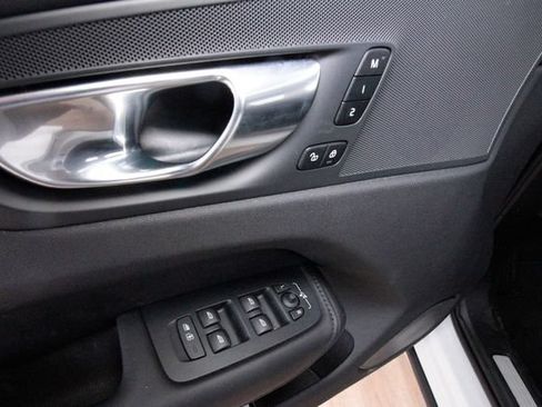 Certified 2025 Volvo XC60 B5 Plus AWD/4WD image 21