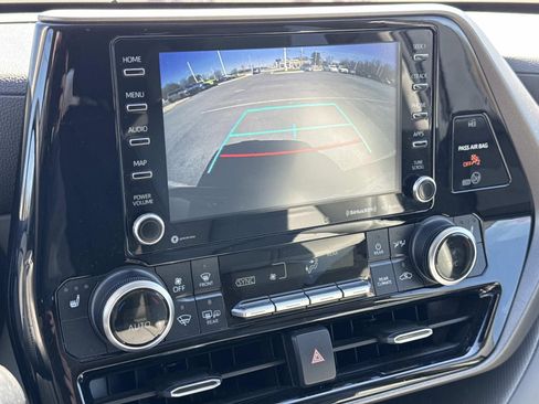 Used 2020 Toyota Highlander XLE image 11