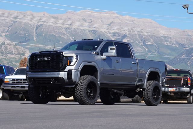 Used 2026 GMC Sierra 3500 Denali Ultimate w/ LPO, Black Badging Package AWD/4WD image 3