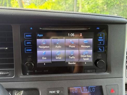 Used 2017 Toyota Sienna XLE Premium FWD image 20