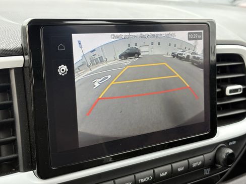 Used 2024 Hyundai Venue Limited image 27