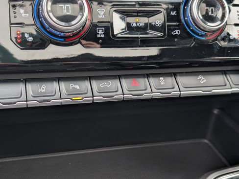 Used 2025 GMC Sierra 2500 AT4 w/ AT4 Premium Plus Package image 26