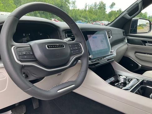 Used 2025 Jeep Wagoneer Series II AWD/4WD image 22