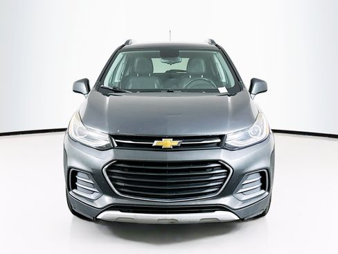 Used 2017 Chevrolet Trax LT w/ LT Convenience Package FWD image 2