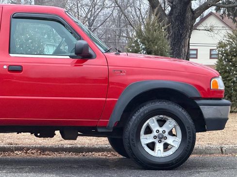 Used 2004 MAZDA B-Series Pickup 4x4 Cab Plus B4000 w/ Convenience Pkg image 16
