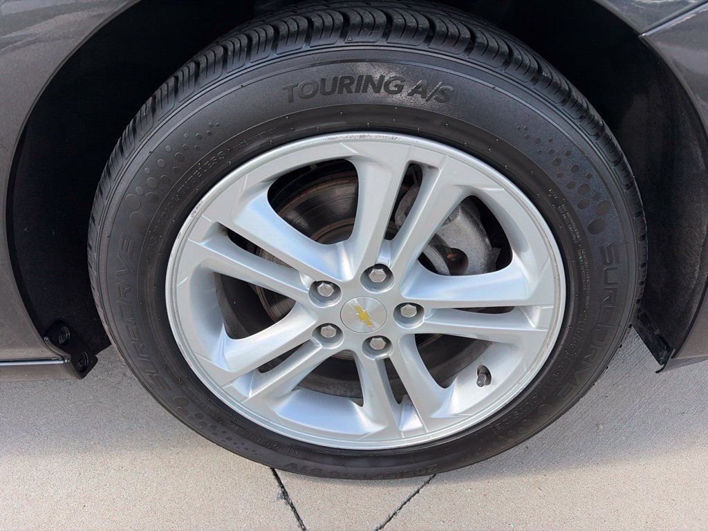 Used 2017 Chevrolet Cruze LT FWD image 21