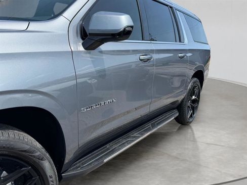 Used 2021 Chevrolet Suburban LT RWD image 7