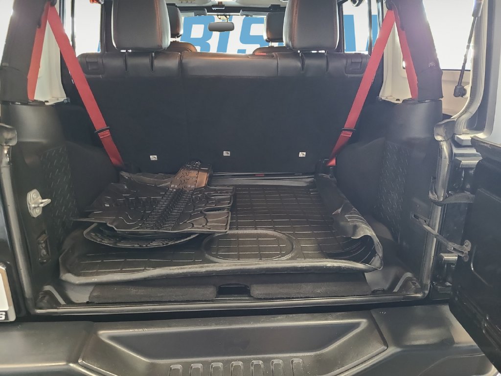 Used 2017 Jeep Wrangler Unlimited Rubicon AWD/4WD image 16