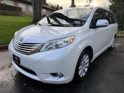 Used 2014 Toyota Sienna Limited image 1