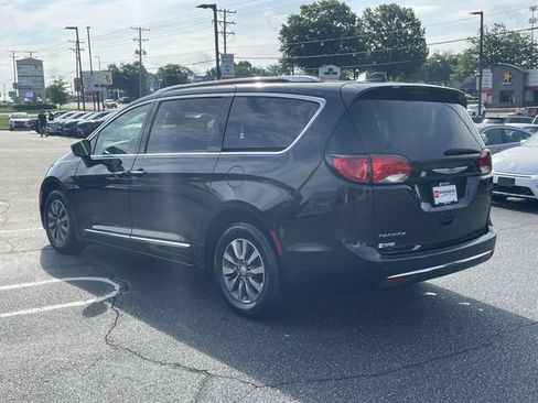 Used 2020 Chrysler Pacifica Touring-L Plus w/ Advanced Safetytec Group FWD image 8