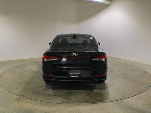 Used 2023 Hyundai Elantra SEL FWD image 4