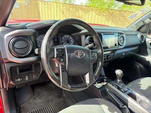 Used 2016 Toyota Tacoma TRD Off-Road AWD/4WD image 12