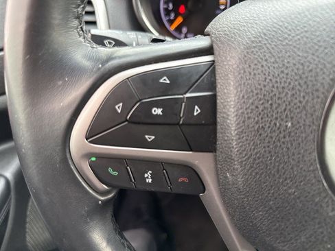 Used 2018 Jeep Grand Cherokee Laredo image 12