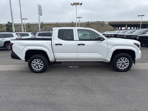 Used 2025 Toyota Tacoma SR image 7