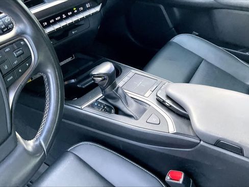 Used 2021 Lexus UX 200 FWD image 16