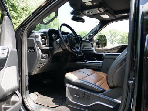 Used 2024 Ford F450 Platinum w/ FX4 Off-Road Package AWD/4WD image 29