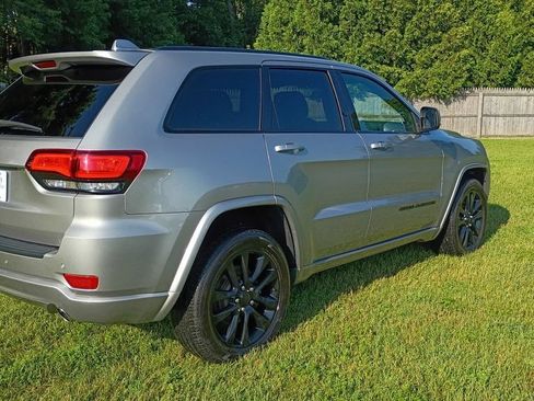 Used 2021 Jeep Grand Cherokee Laredo X AWD/4WD image 7