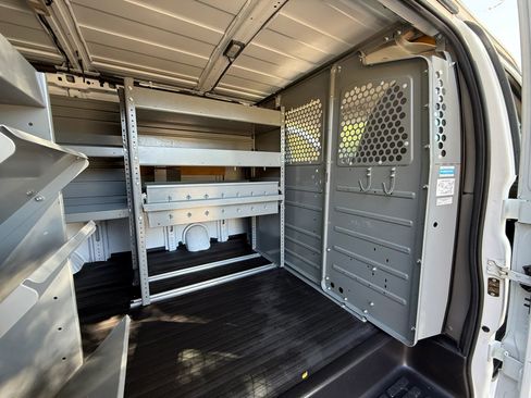 Used 2015 Chevrolet Express 2500 image 21