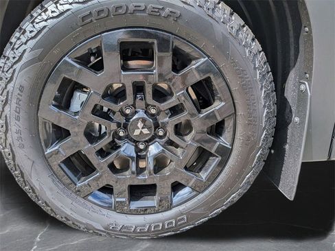 New 2025 Mitsubishi Outlander SE image 32