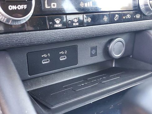 Used 2025 Mitsubishi Outlander SE image 28