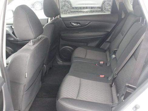 Used 2018 Nissan Rogue SV image 34