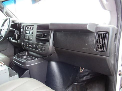 Used 2017 Chevrolet Express 2500 RWD image 15