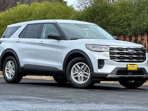 New 2026 Ford Explorer Active RWD image 2