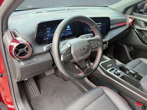 Used 2025 Chevrolet Equinox RS w/ Safety and Technology Package image 4