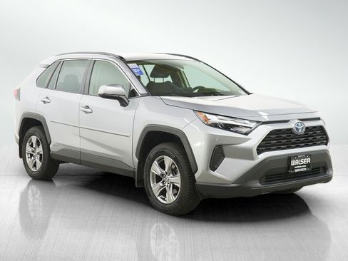Used 2022 Toyota RAV4 XLE w/ XLE Grade Weather Package image 7