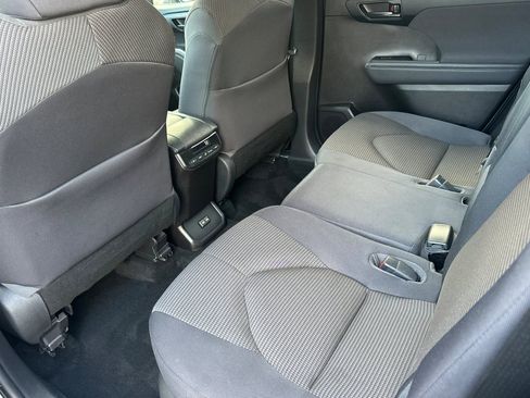 Certified 2022 Toyota Highlander L image 15