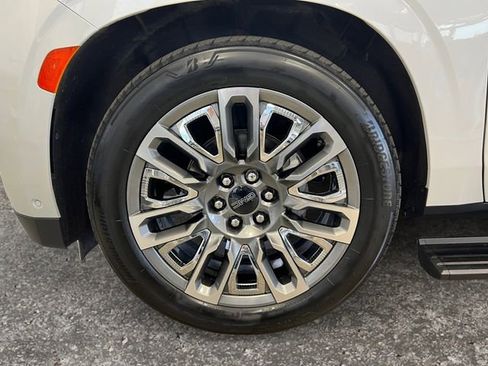 Used 2023 GMC Yukon XL Denali Ultimate AWD/4WD image 12