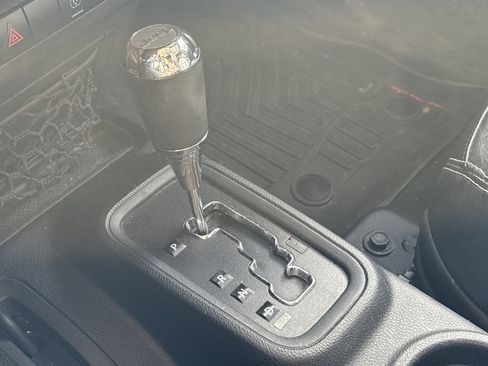 Used 2018 Jeep Wrangler Unlimited Rubicon w/ Cold Weather Group image 24