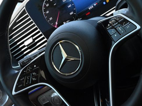 Used 2024 Mercedes-Benz GLE 450 4MATIC image 36