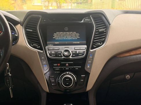 Used 2013 Hyundai Santa Fe GLS FWD image 17
