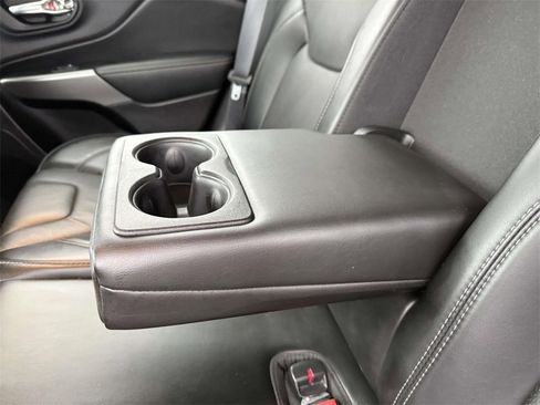 Used 2021 Jeep Cherokee Latitude Lux w/ Comfort/Convenience Group image 10