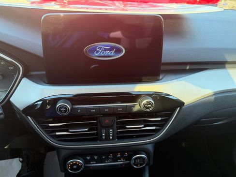 Used 2020 Ford Escape SE image 18