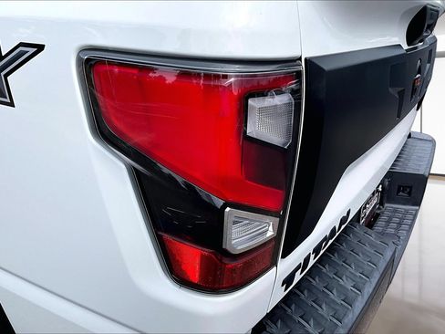 Used 2021 Nissan Titan PRO-4X w/ Pro-4x Convenience Package AWD/4WD image 24