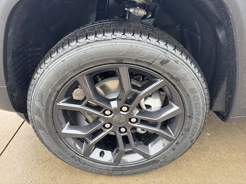 New 2025 Jeep Grand Cherokee Limited image 6