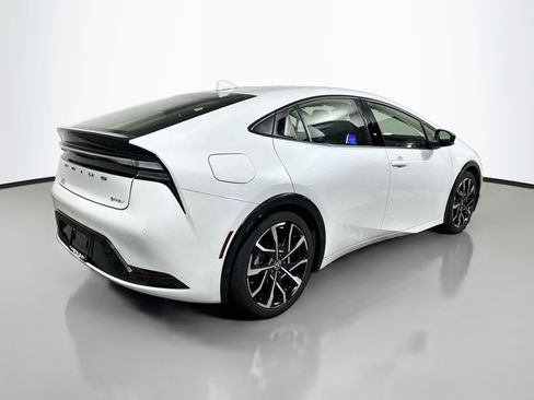 Used 2025 Toyota Prius Plug-In Hybrid FWD image 4