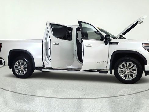 Used 2024 GMC Sierra 1500 Denali w/ Technology Package AWD/4WD image 15