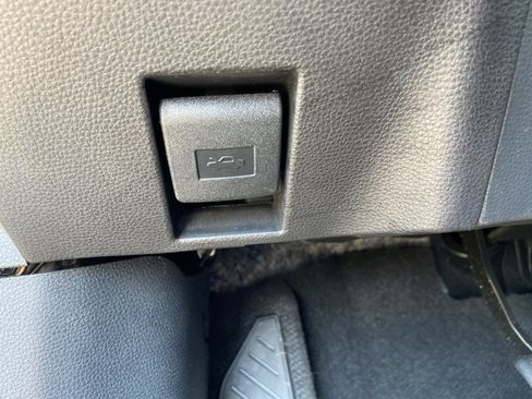 Used 2026 Toyota Corolla Cross L FWD image 50