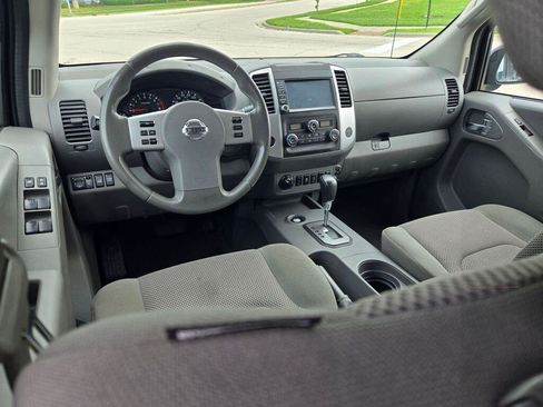 Used 2021 Nissan Frontier SV w/ Midnight Edition Floor Mats AWD/4WD image 16