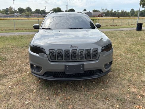 Used 2021 Jeep Cherokee Latitude Plus w/ Mopar Interior Package AWD/4WD image 4